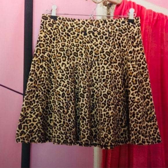 Target 90’s Style Leopard 🐆  Animal Print Mini Skater Skirt Women’s Small - Picture 1 of 3